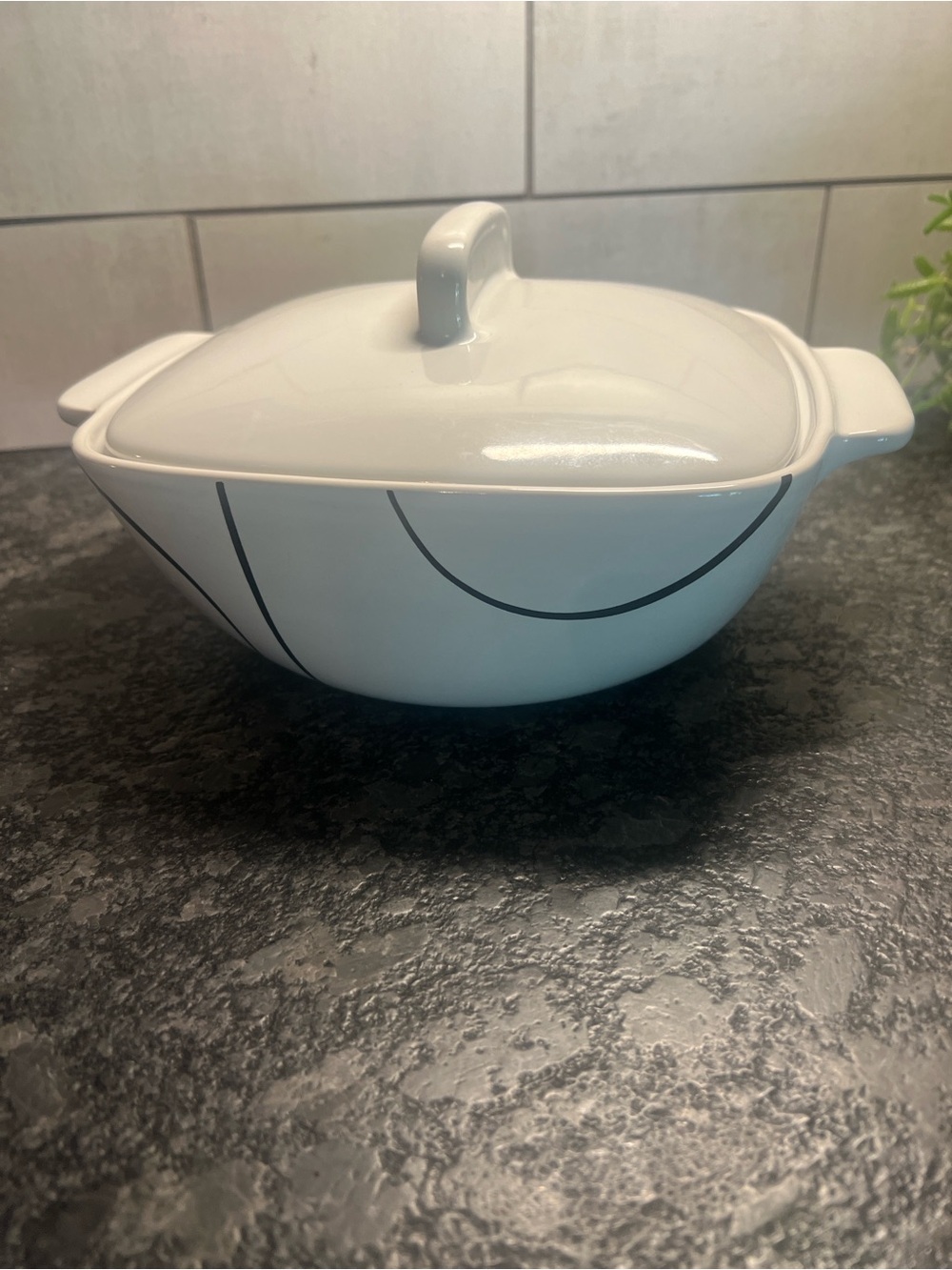 1-1/2 qt Corelle Square covered casserole. SIMPLE LINES OR FINE LINES.